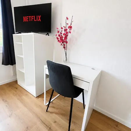 Appartement Workerslodge Fuer 5 Gaeste Mit Stellplatz & Balkon Krefeld