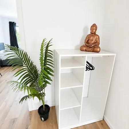 Workerslodge Fuer 5 Gaeste Mit Stellplatz & Balkon Appartement Krefeld